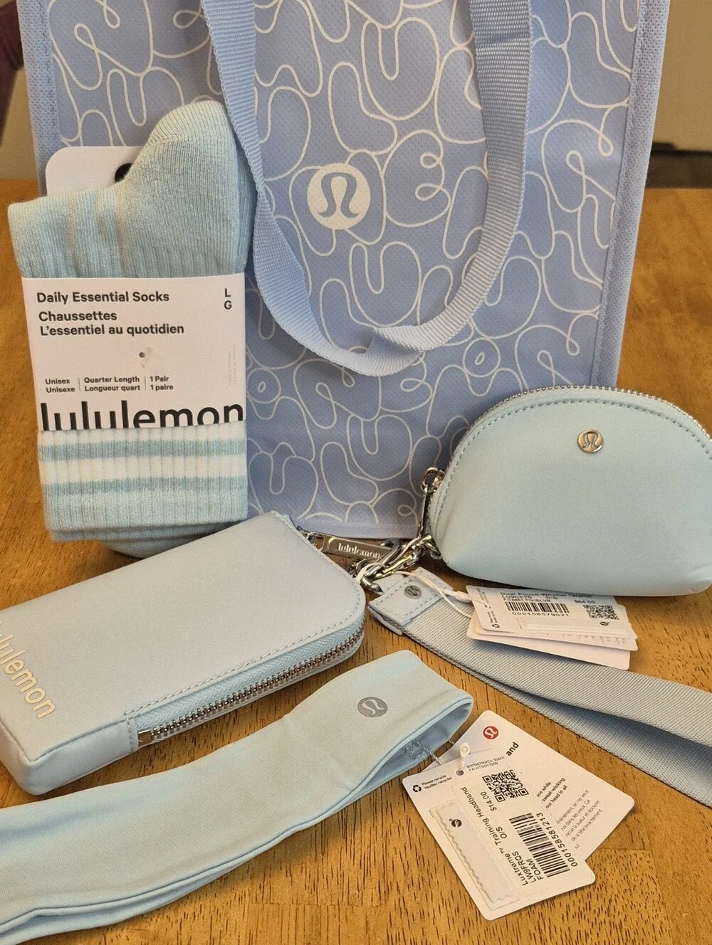 Lululemon SET Foam Cloud Blue Wristlet Wallet Socks Headband & Reusable Gift Bag